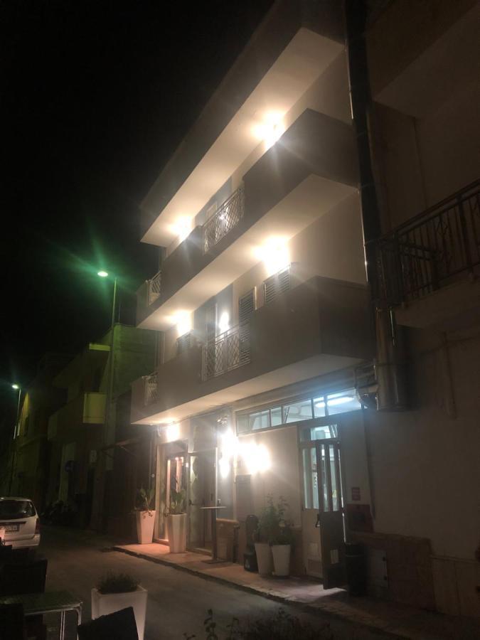 Albergo Piazza Risorgimento 포르토 세자레오 외부 사진